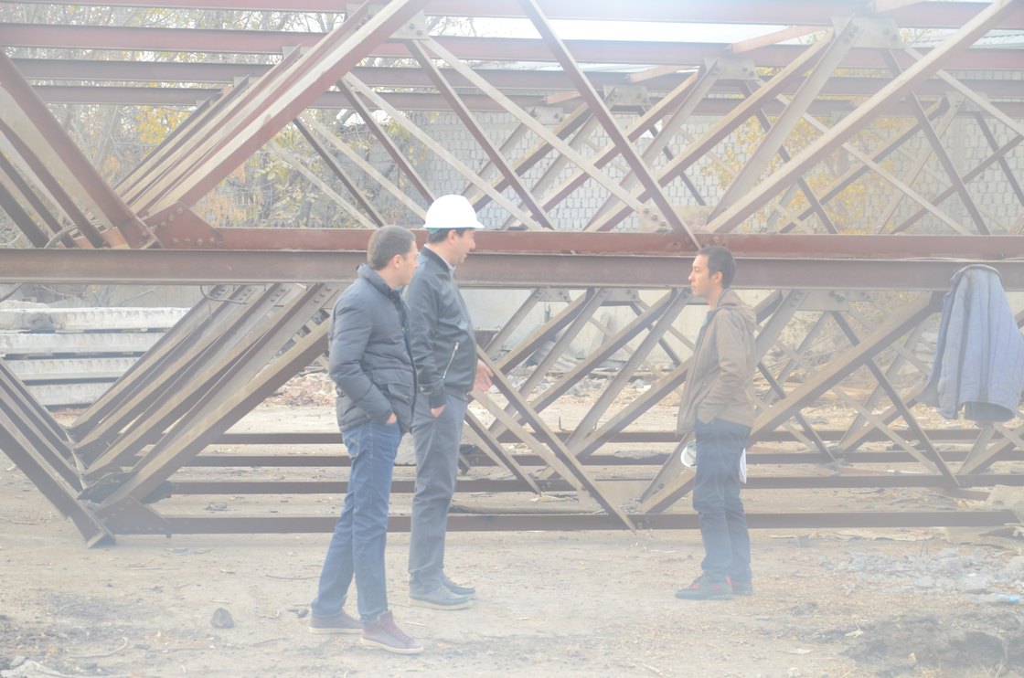 On site, reviewing a steel structure with the team